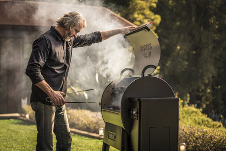 SHOP -OUTDOORS / Traeger Grills